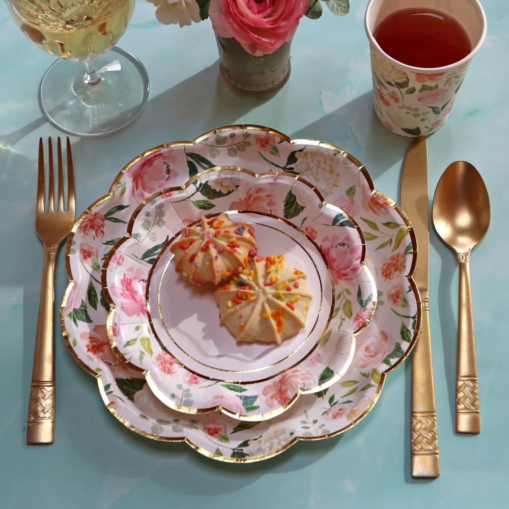 Floral 7 in. Premium Paper Plates (Set of 16)