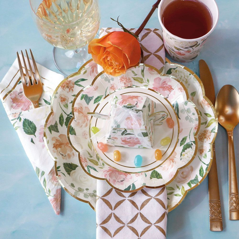 Floral 9 in. Premium Paper Plates (Set of 16)