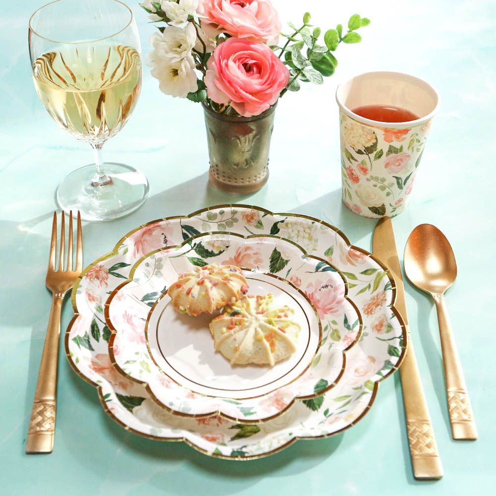 Floral 9 in. Premium Paper Plates (Set of 16)