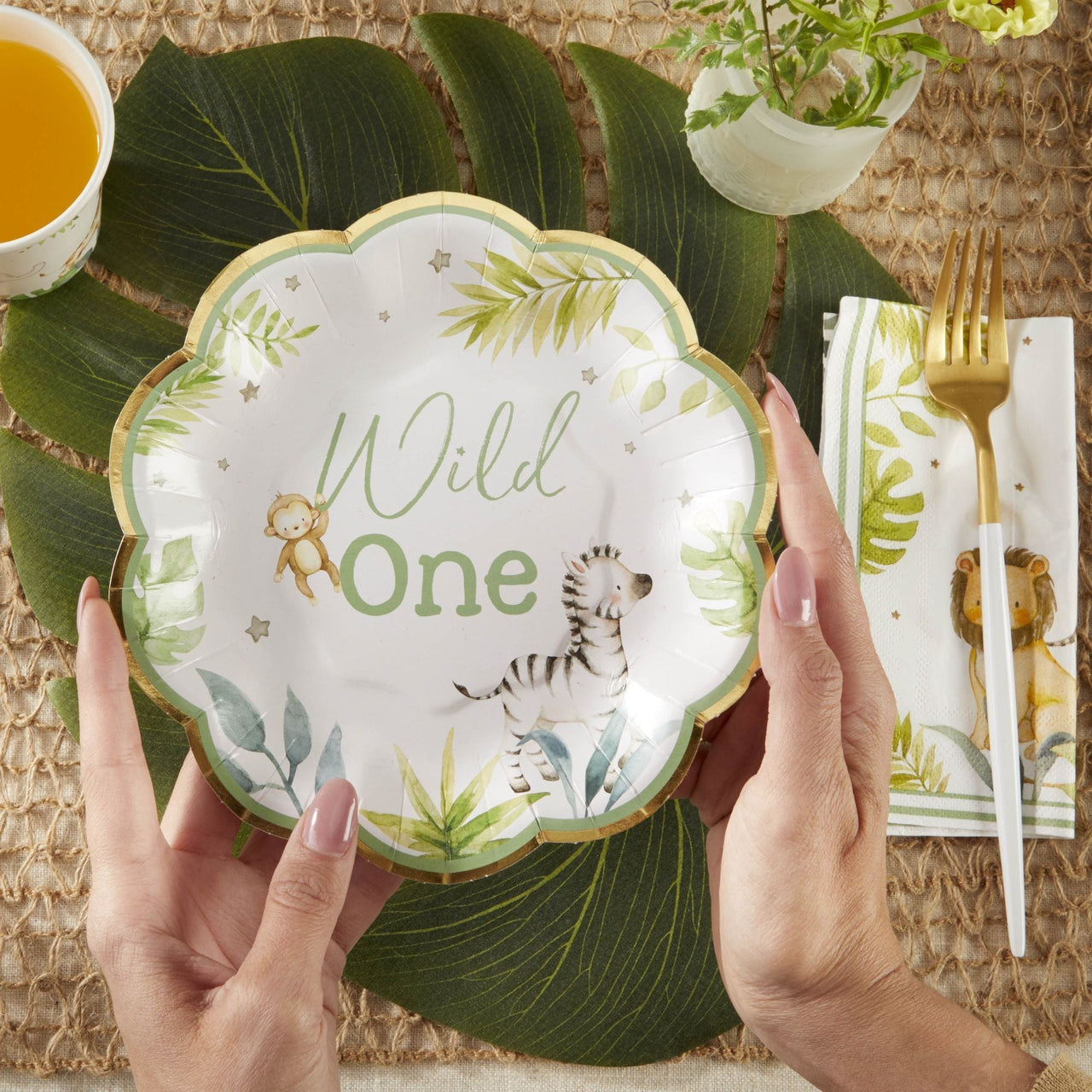 Safari Baby 7 in. Premium Paper Plates (Set of 16)