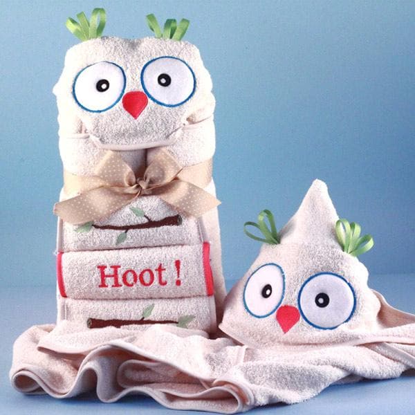 Personalized It's a Hoot Hooded Baby Towel (Pink)